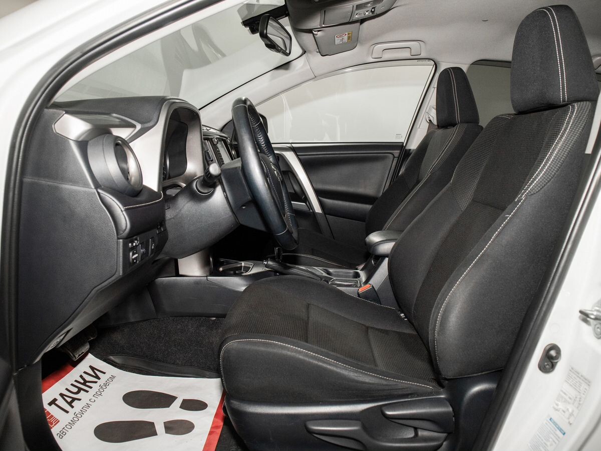 Toyota RAV4 2017 - фото автомобиля