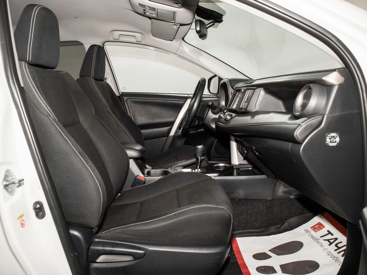 Toyota RAV4 2017 - фото автомобиля