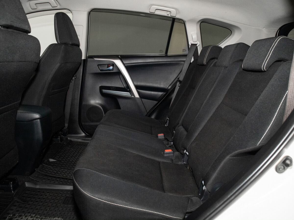 Toyota RAV4 2017 - фото автомобиля