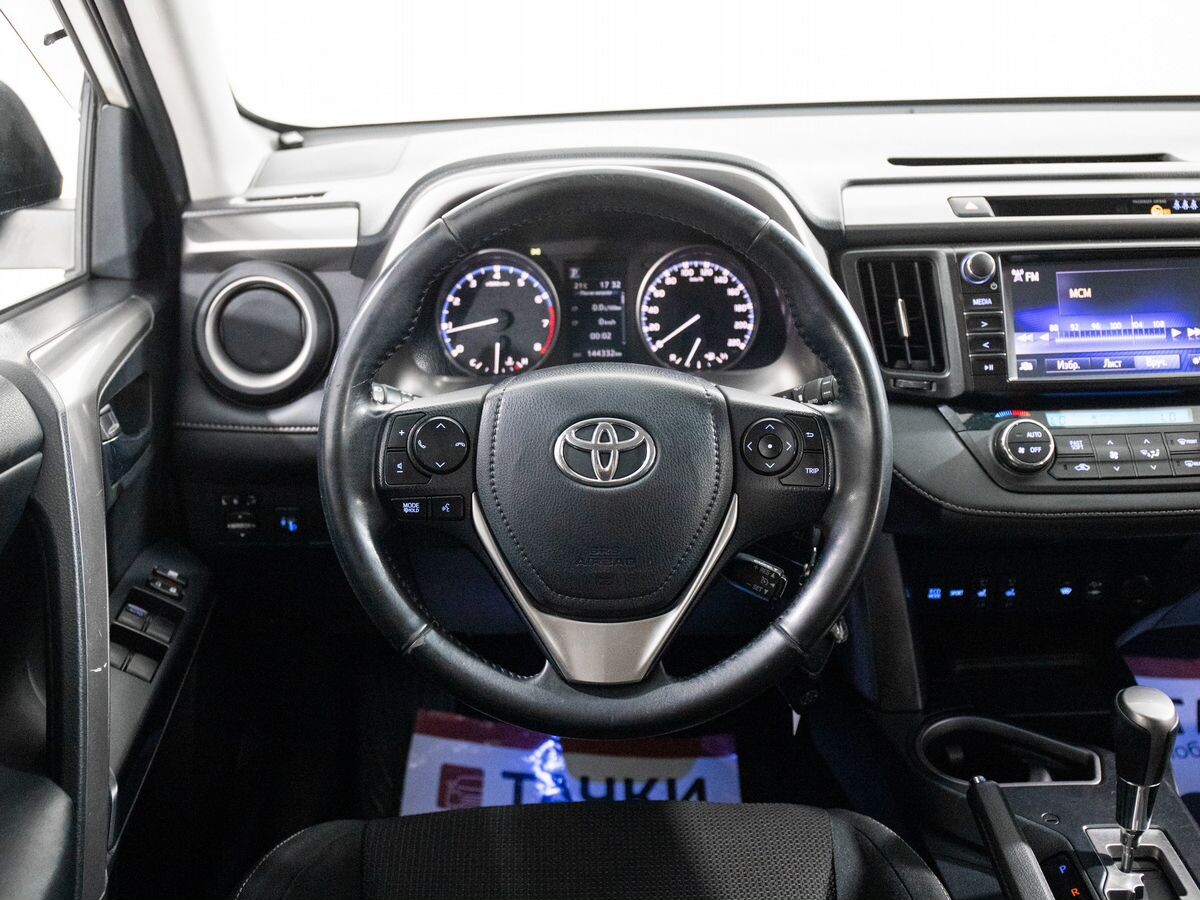 Toyota RAV4 2017 - фото автомобиля
