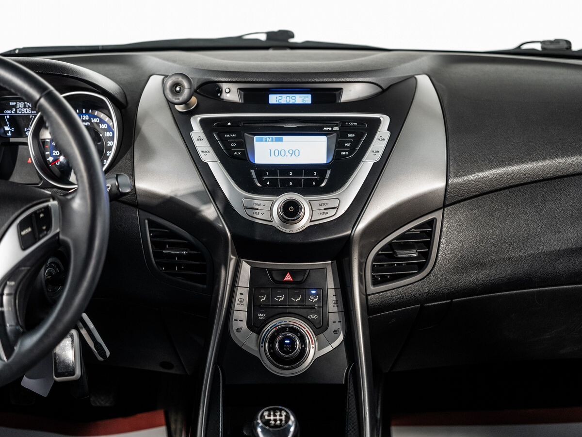 Hyundai Elantra 2011 - фото автомобиля