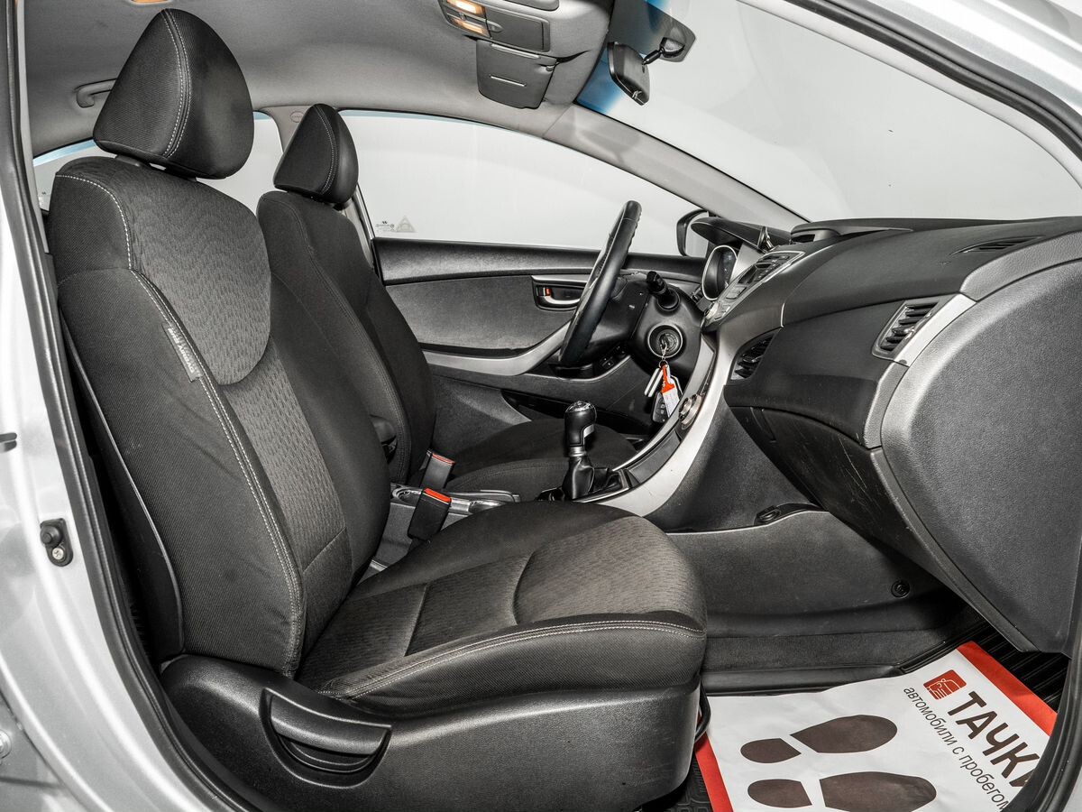 Hyundai Elantra 2011 - фото автомобиля