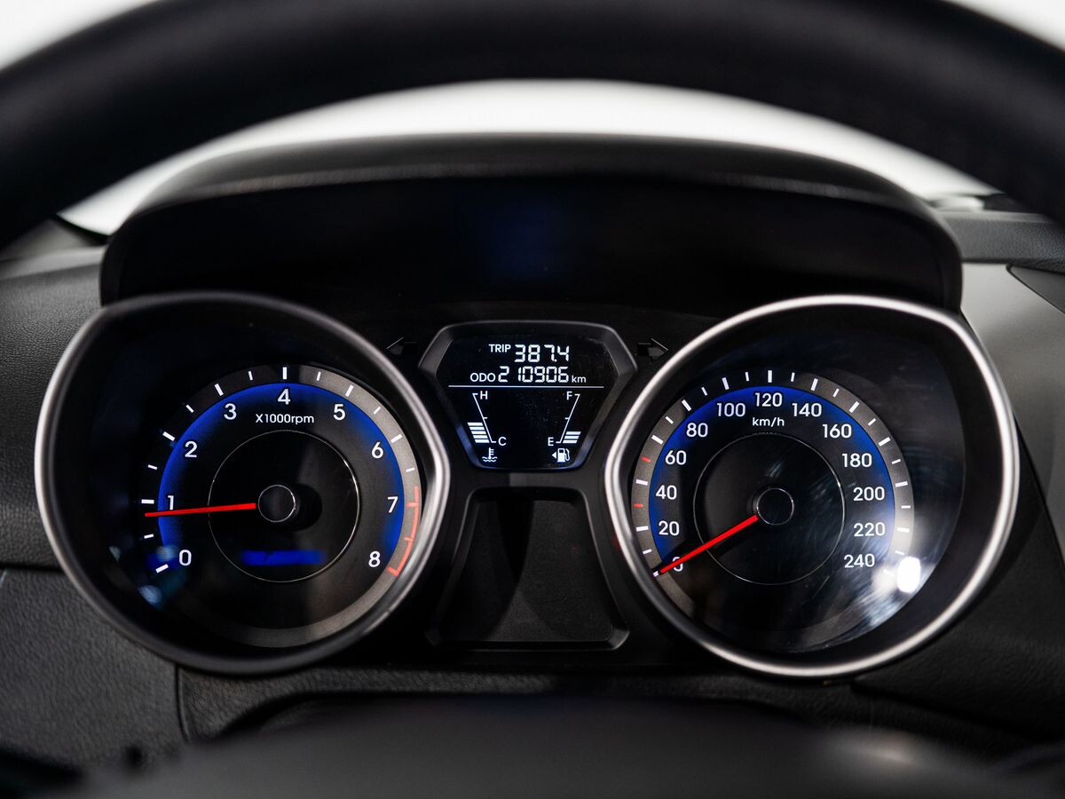 Hyundai Elantra 2011 - фото автомобиля