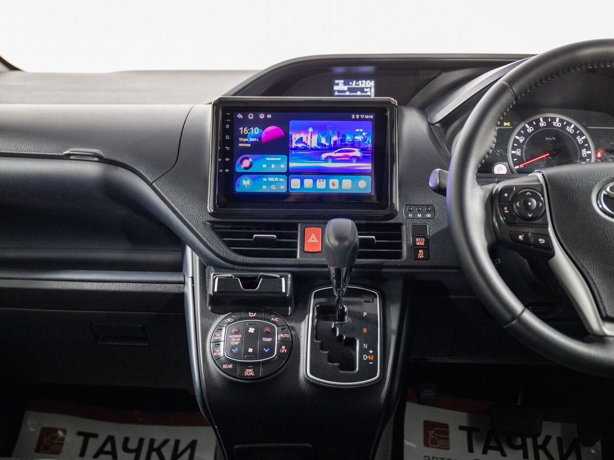 Toyota Voxy 2014 - фото автомобиля