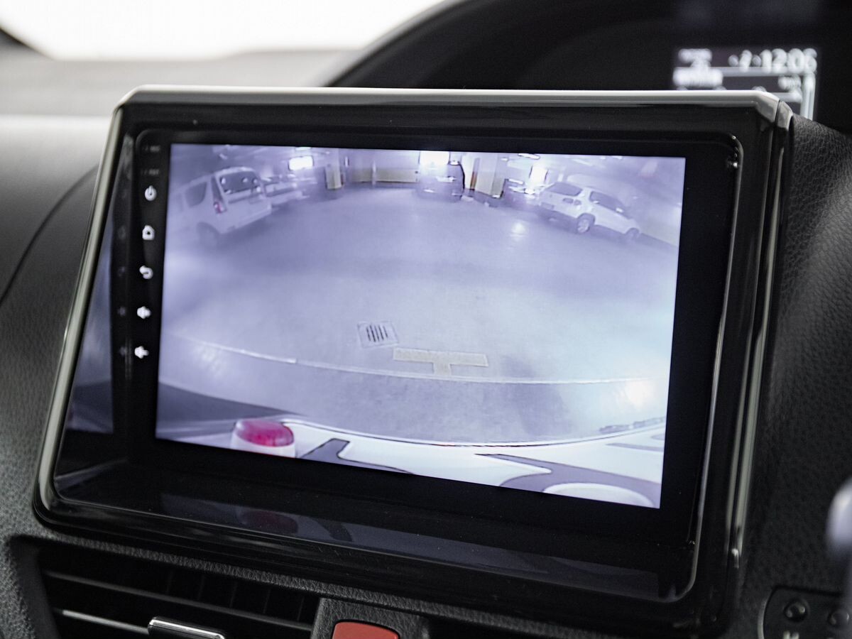 Toyota Voxy 2014 - фото автомобиля