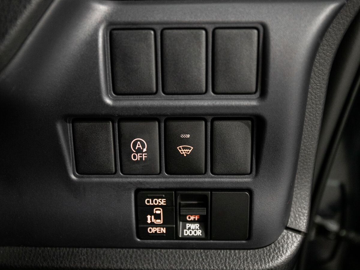 Toyota Voxy 2014 - фото автомобиля