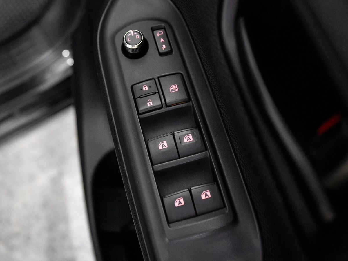 Toyota Voxy 2014 - фото автомобиля