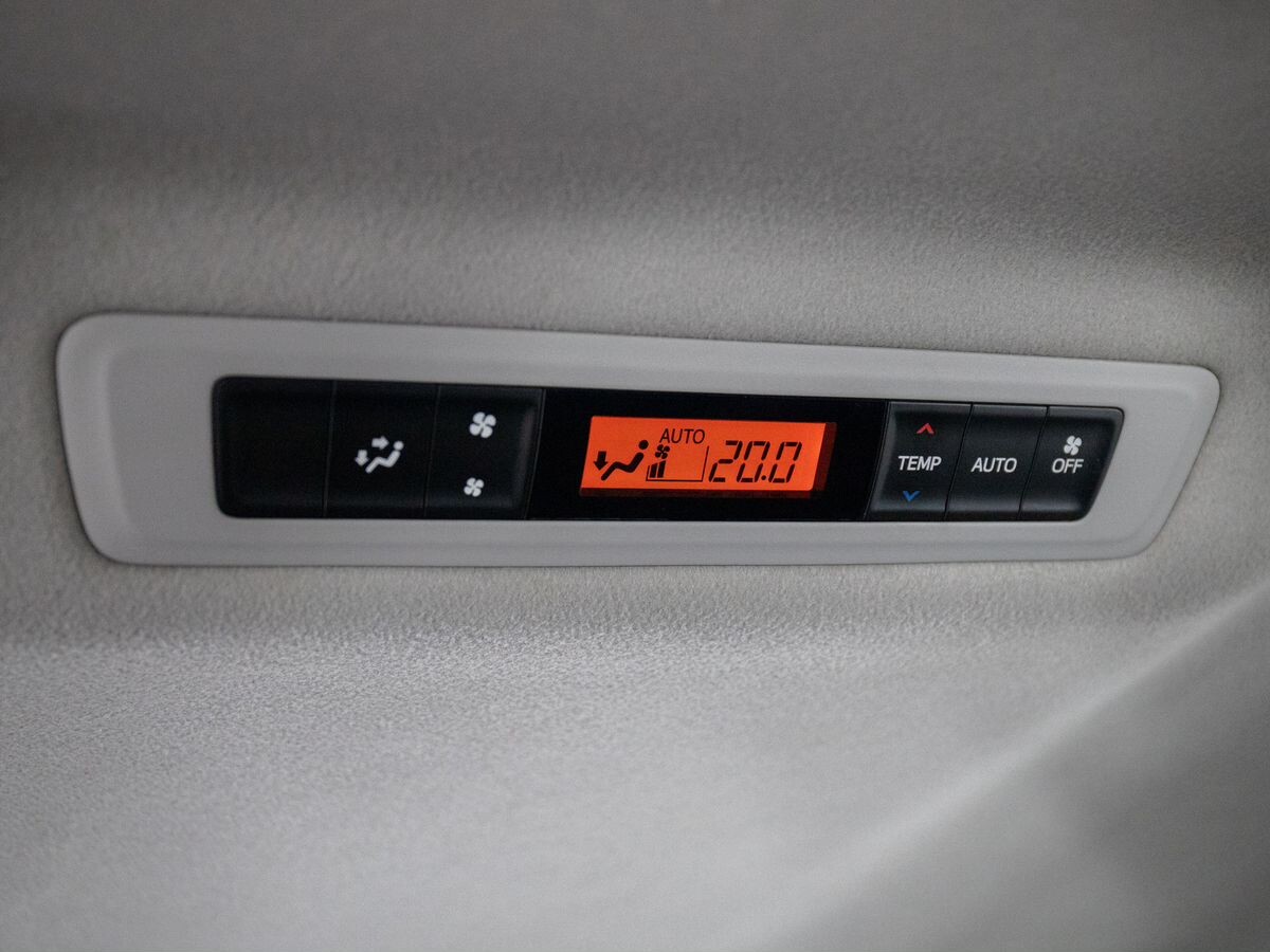 Toyota Voxy 2014 - фото автомобиля