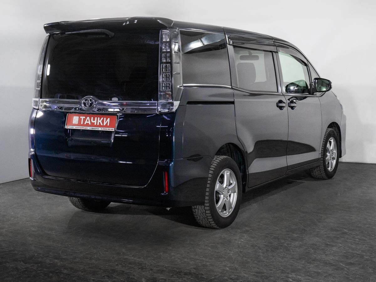 Toyota Voxy 2014 - фото автомобиля