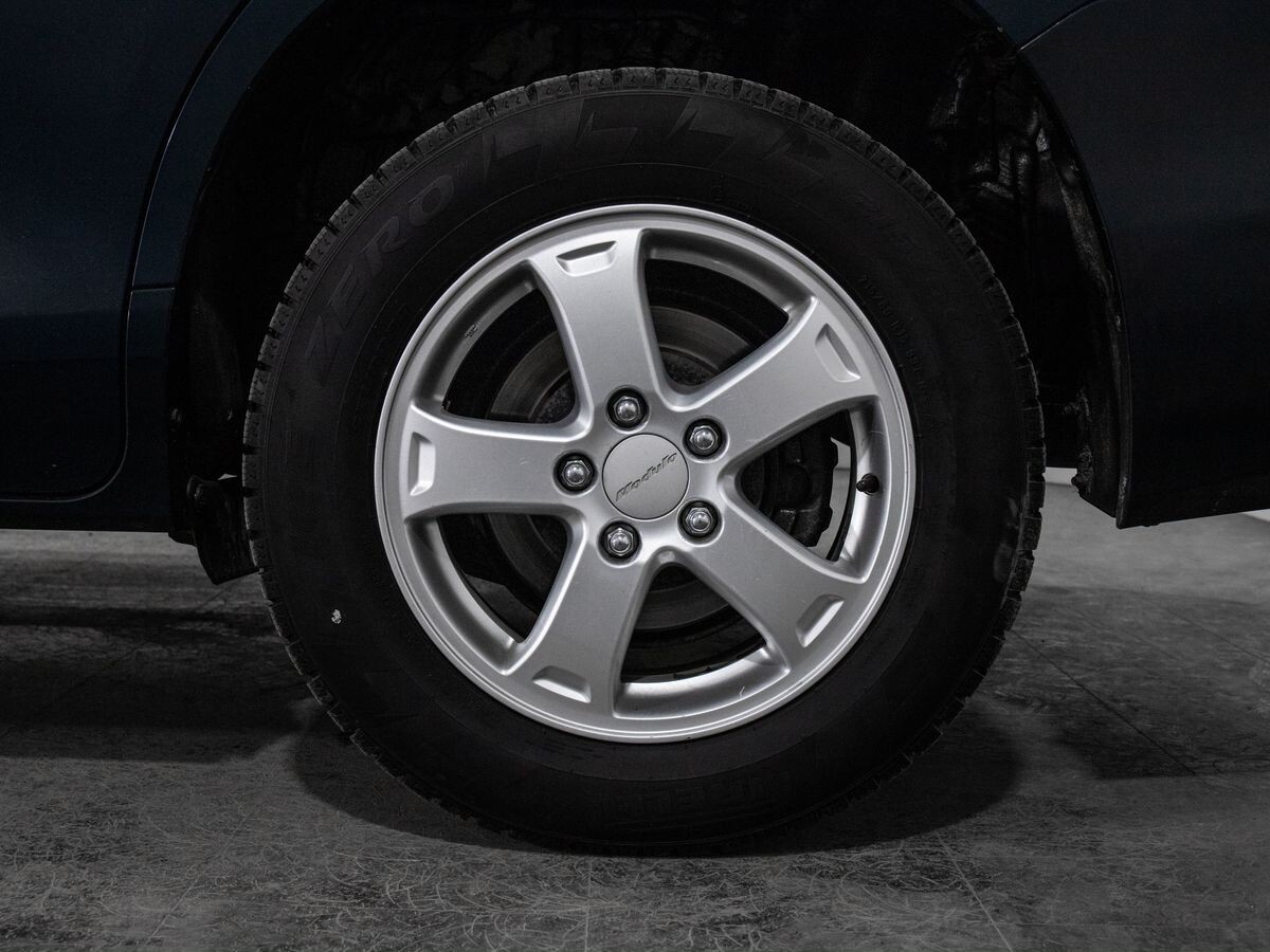 Toyota Voxy 2014 - фото автомобиля