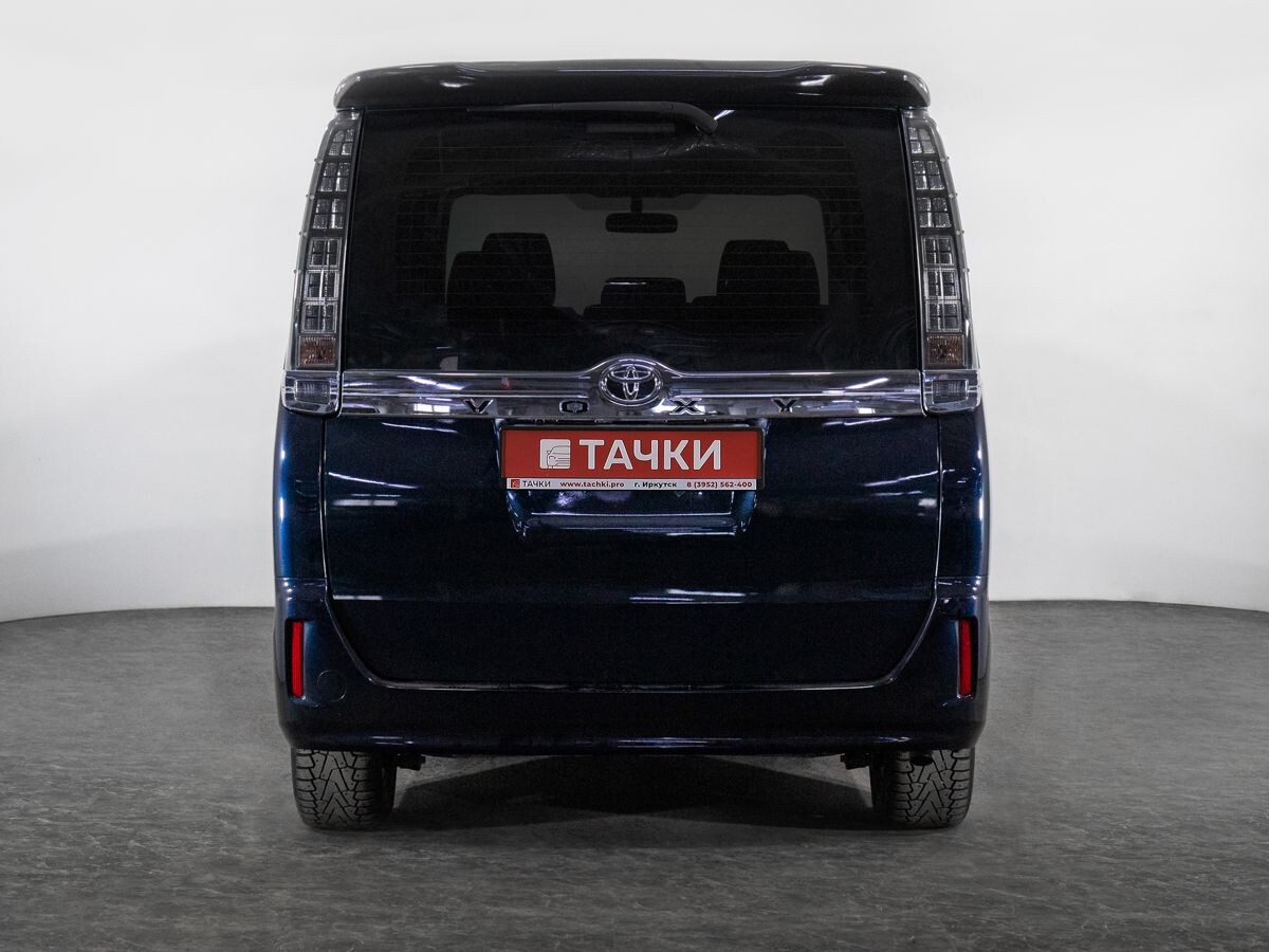 Toyota Voxy 2014 - фото автомобиля