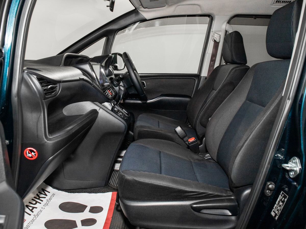 Toyota Voxy 2014 - фото автомобиля