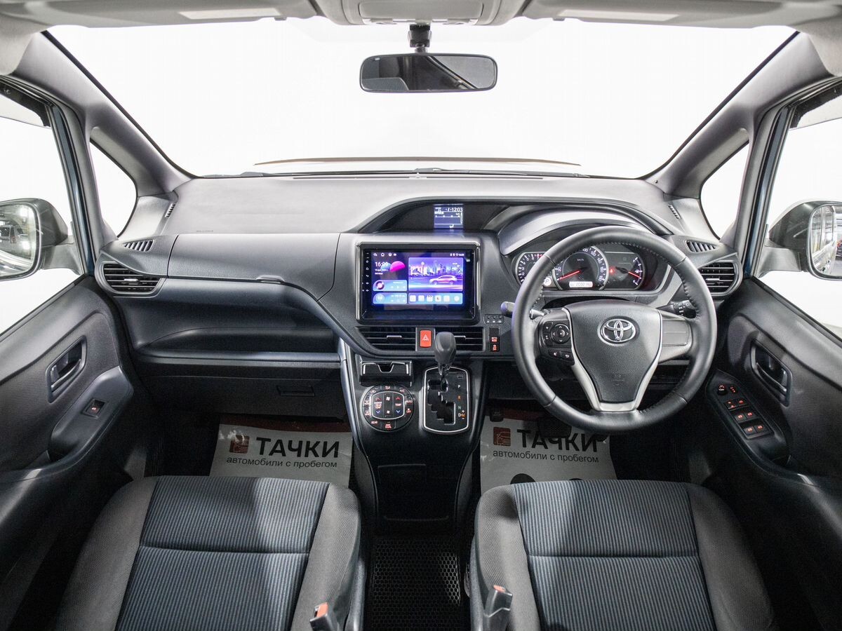 Toyota Voxy 2014 - фото автомобиля