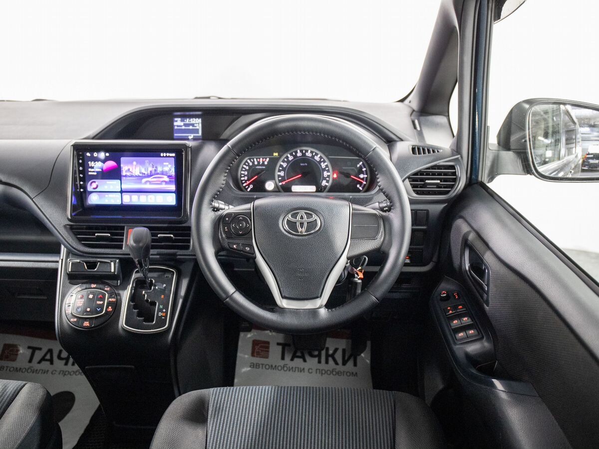 Toyota Voxy 2014 - фото автомобиля
