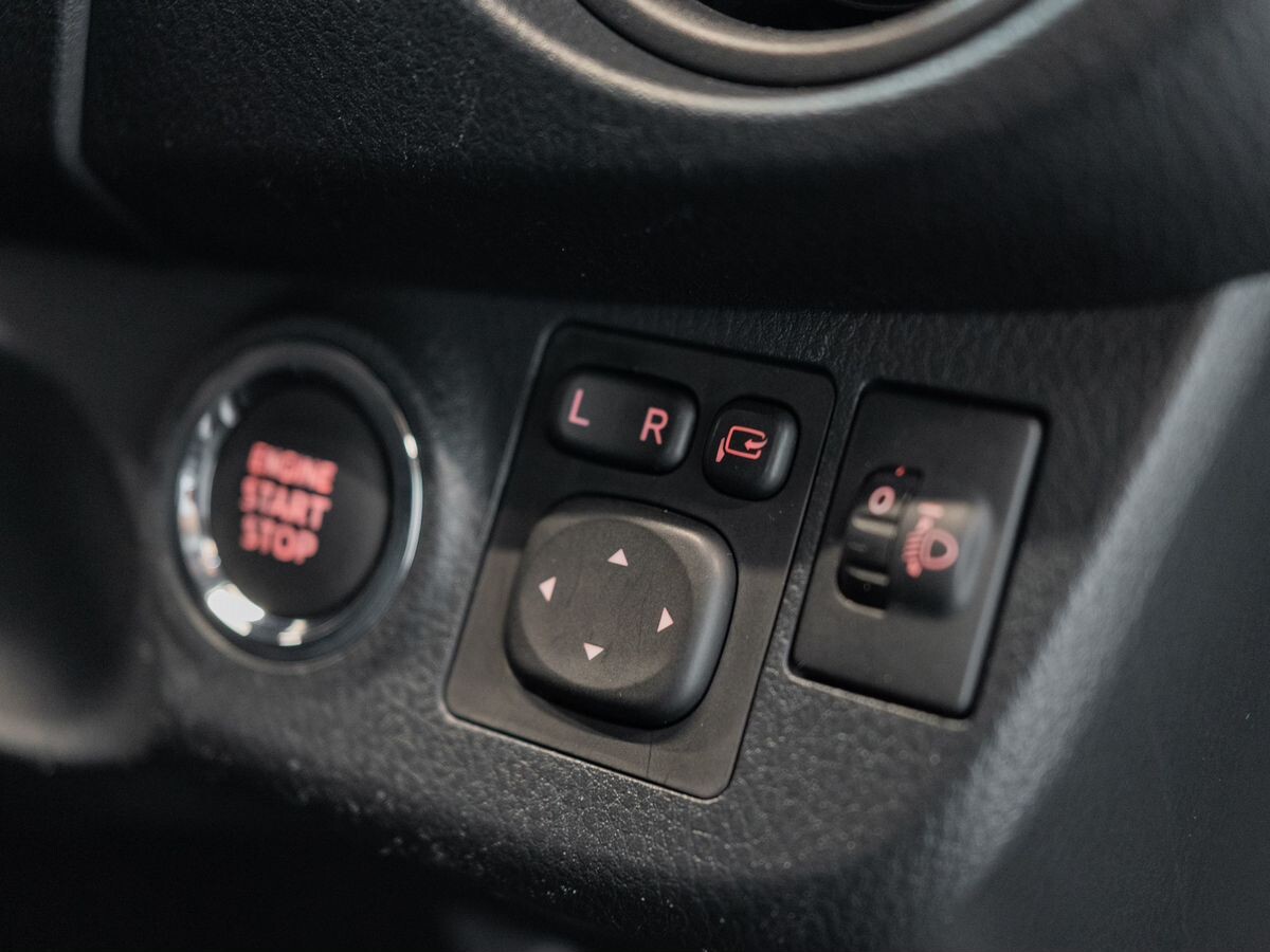 Toyota Vitz 2019 - фото автомобиля