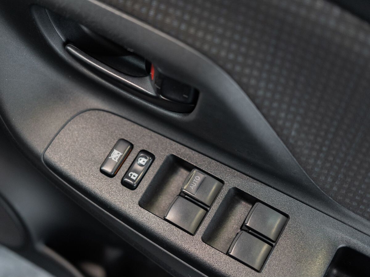 Toyota Vitz 2019 - фото автомобиля