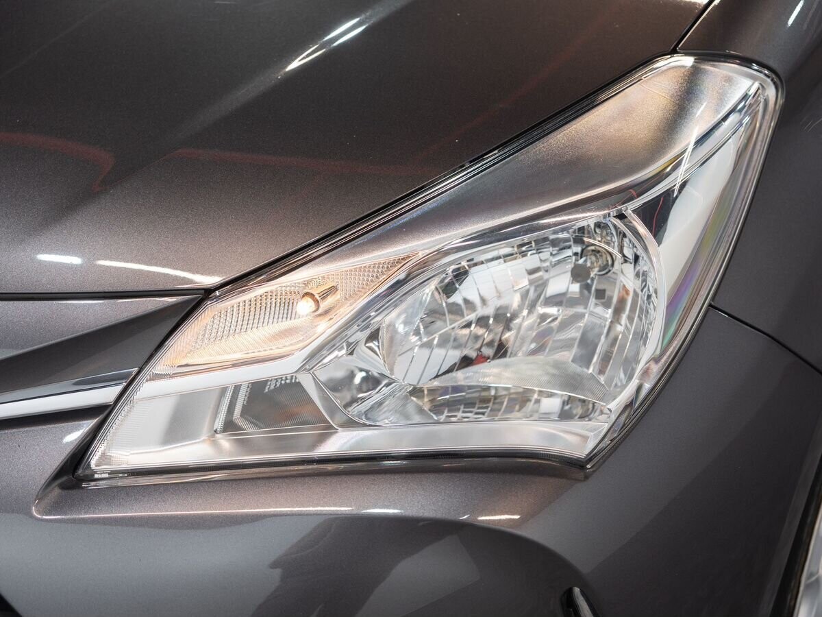 Toyota Vitz 2019 - фото автомобиля