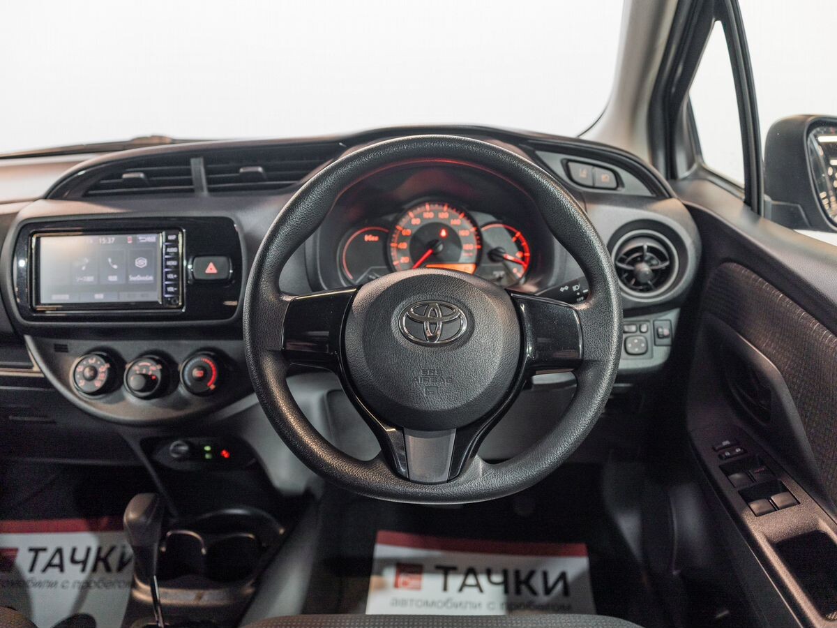 Toyota Vitz 2019 - фото автомобиля