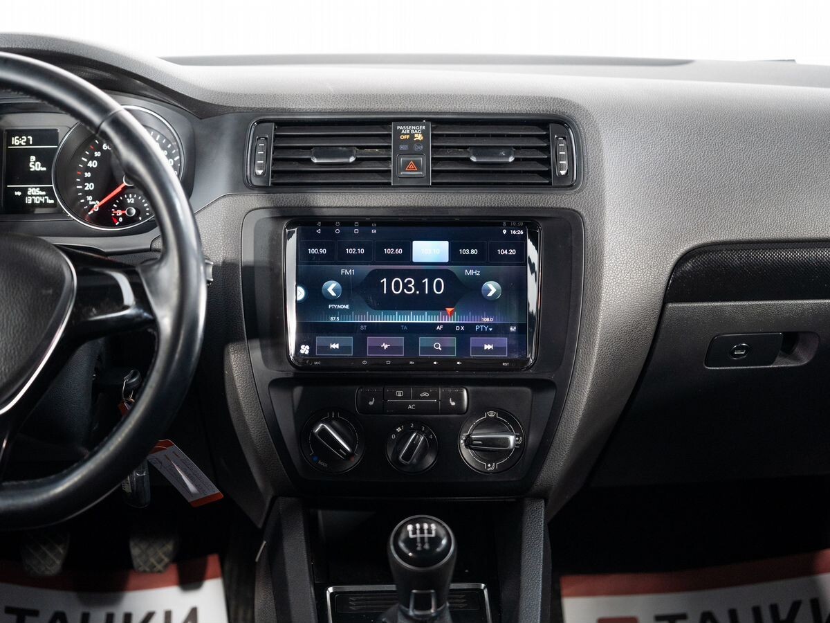 Volkswagen Jetta 2016 - фото автомобиля