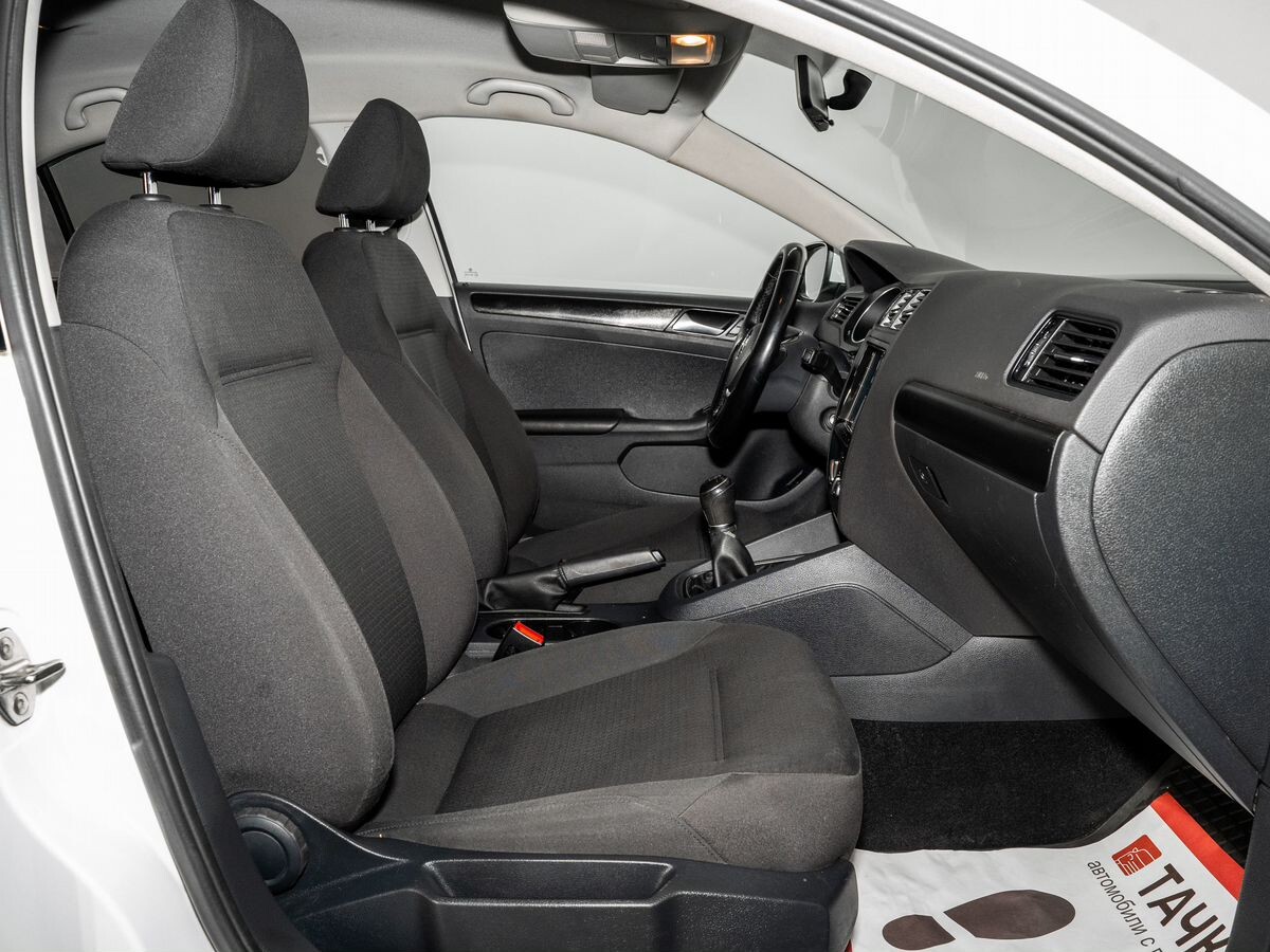 Volkswagen Jetta 2016 - фото автомобиля