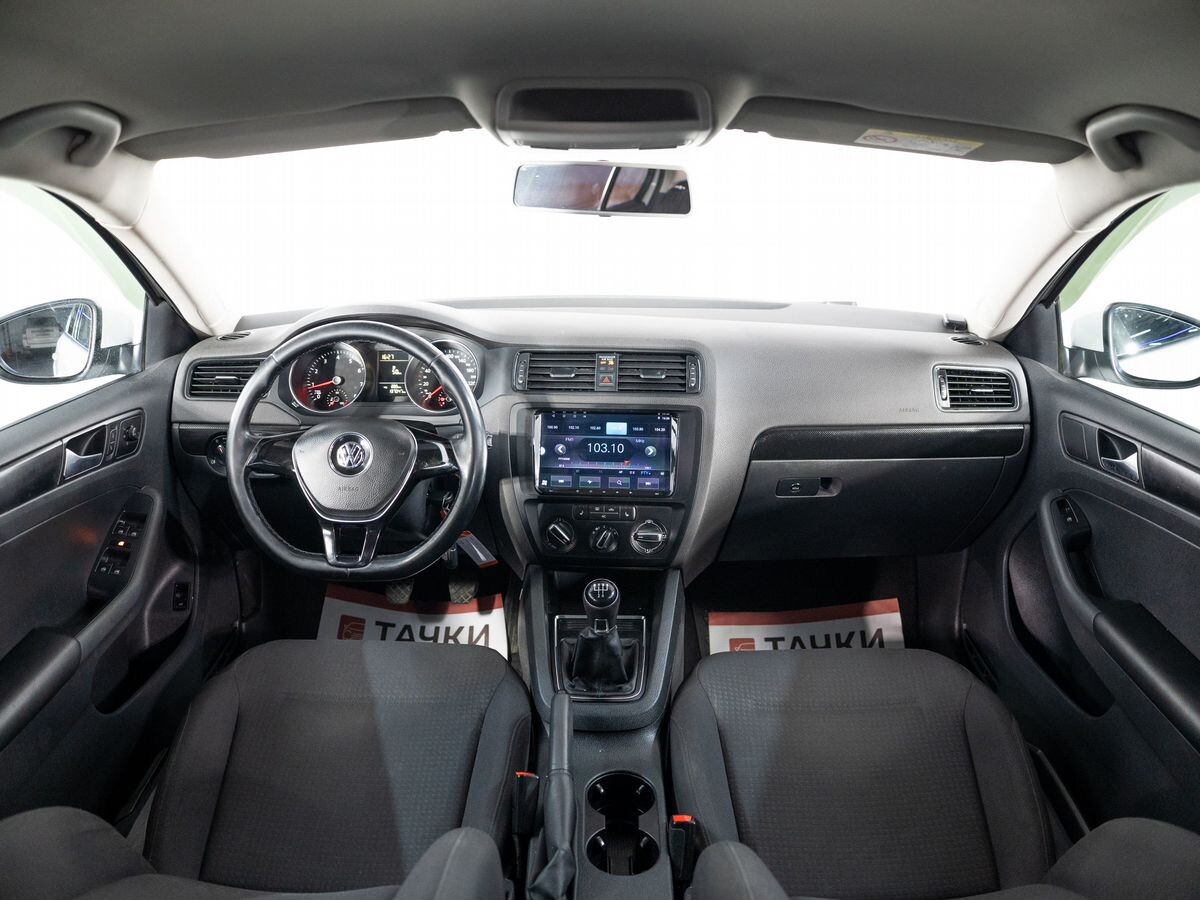 Volkswagen Jetta 2016 - фото автомобиля