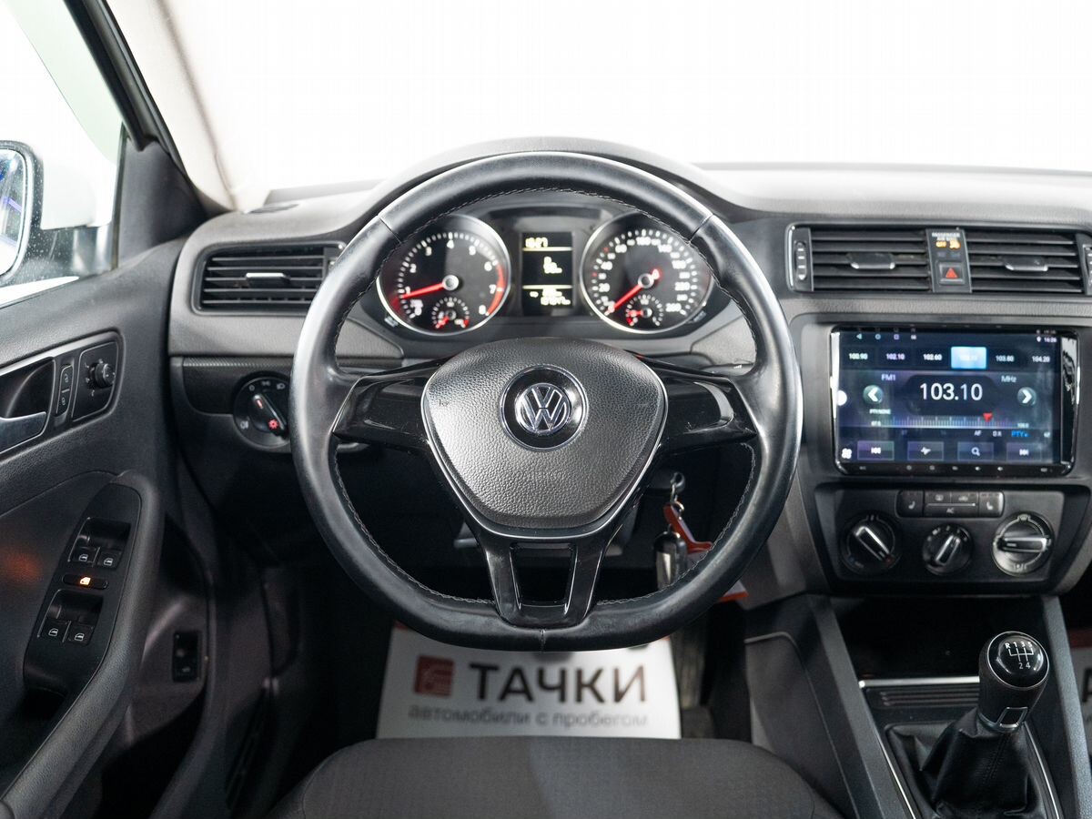 Volkswagen Jetta 2016 - фото автомобиля