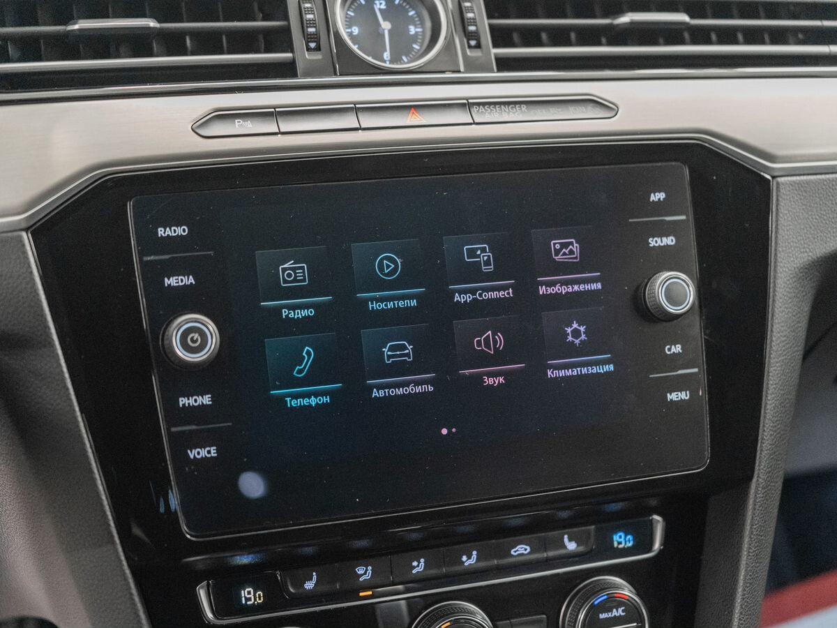 Volkswagen Passat 2018 - фото автомобиля