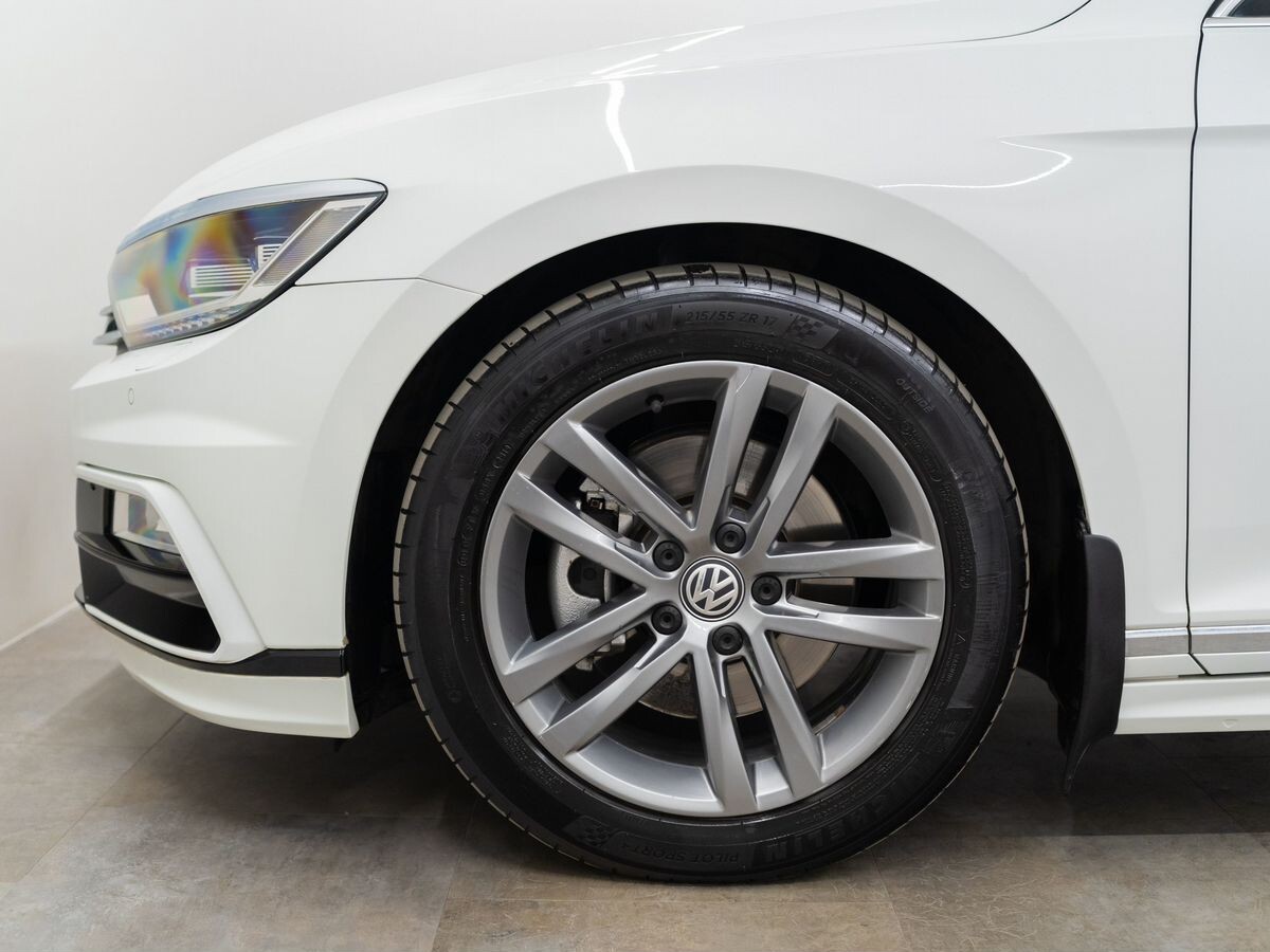 Volkswagen Passat 2018 - фото автомобиля