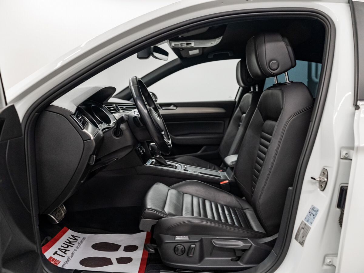 Volkswagen Passat 2018 - фото автомобиля