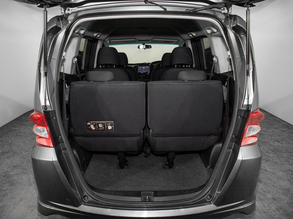 Honda Freed 2010 - фото автомобиля