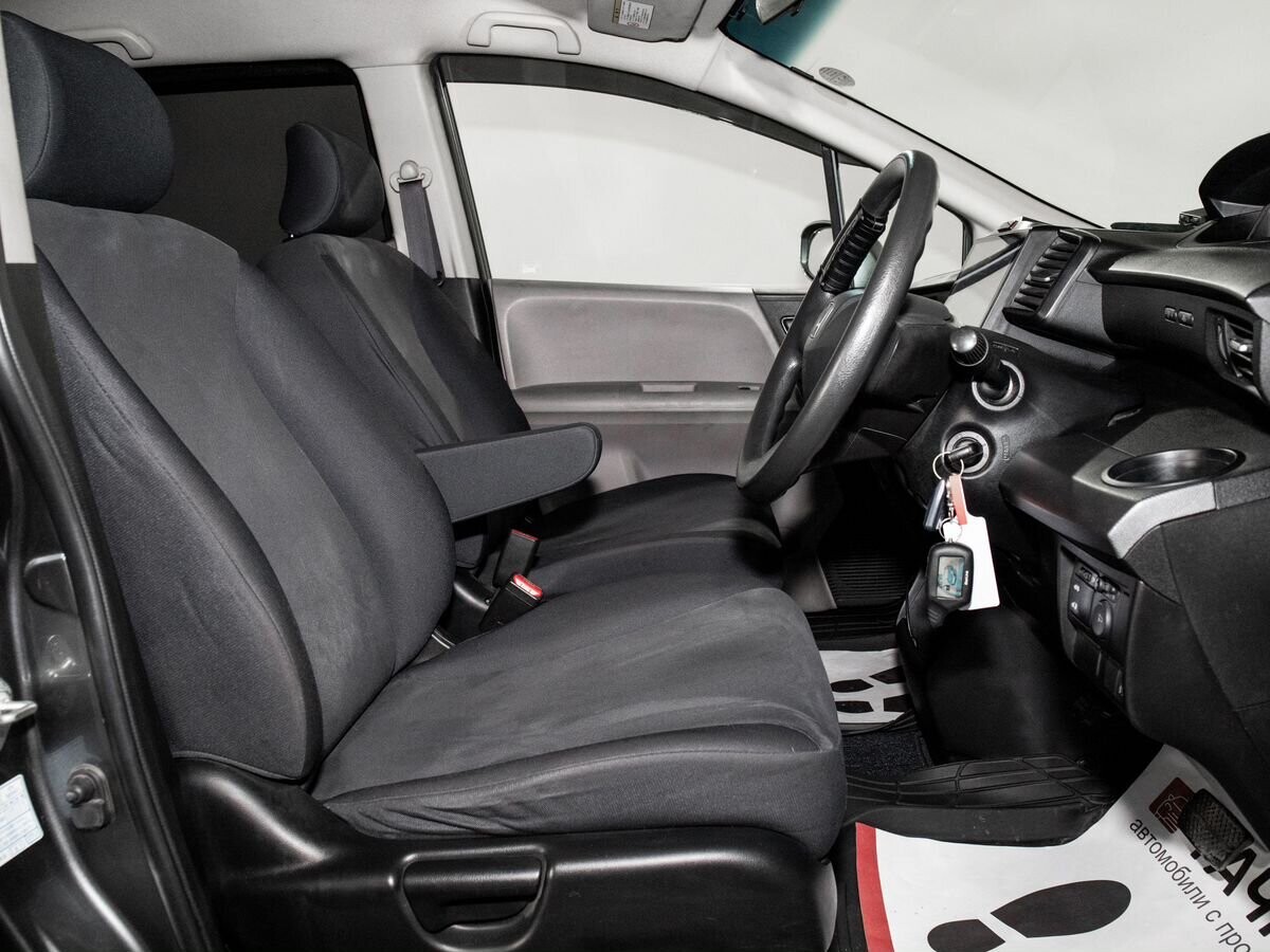 Honda Freed 2010 - фото автомобиля