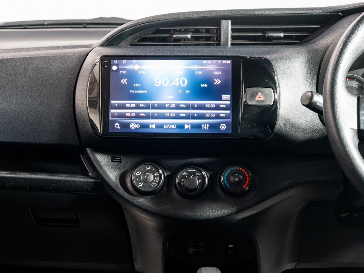 Toyota Vitz 2019 - фото автомобиля