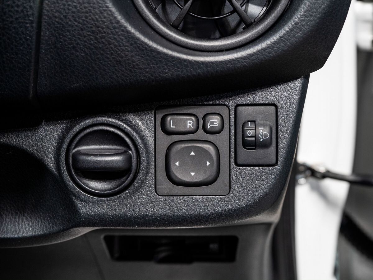 Toyota Vitz 2019 - фото автомобиля