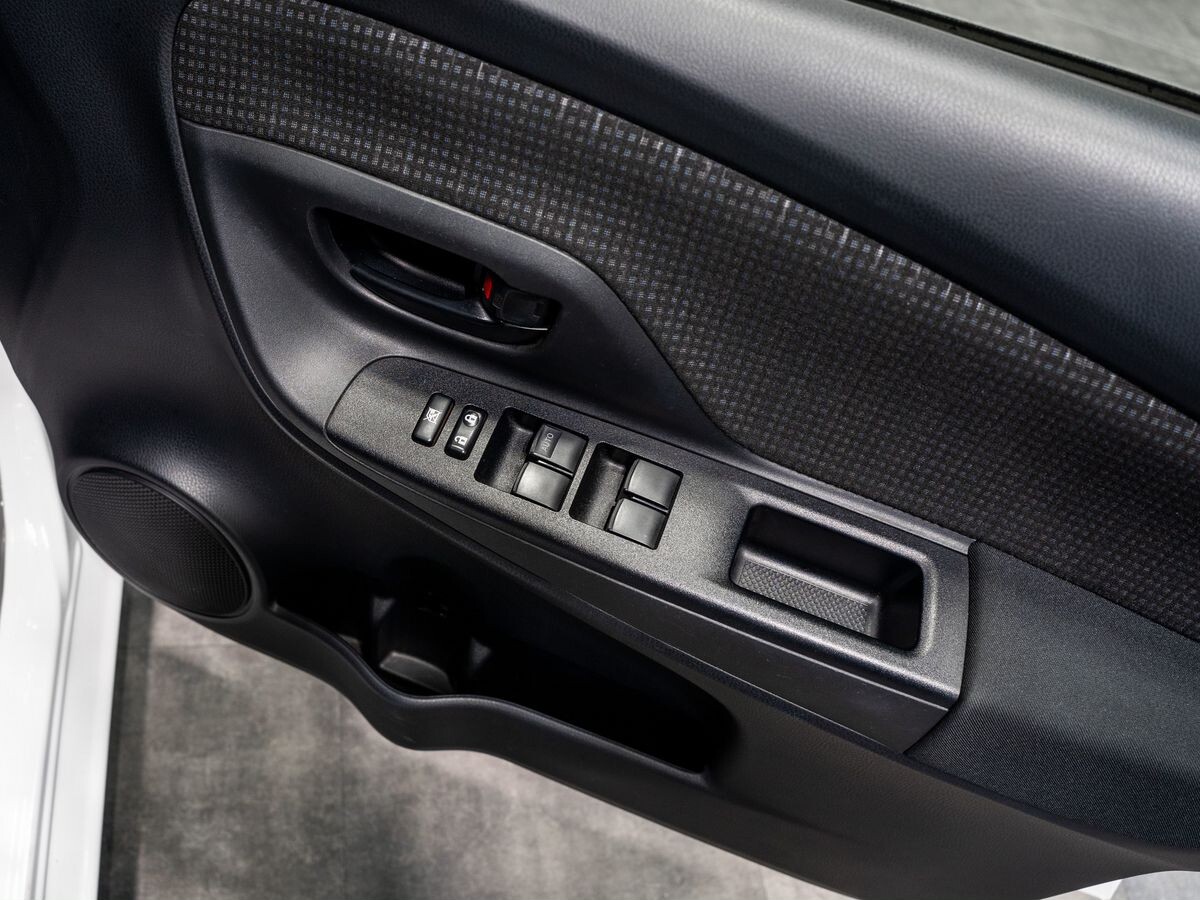 Toyota Vitz 2019 - фото автомобиля