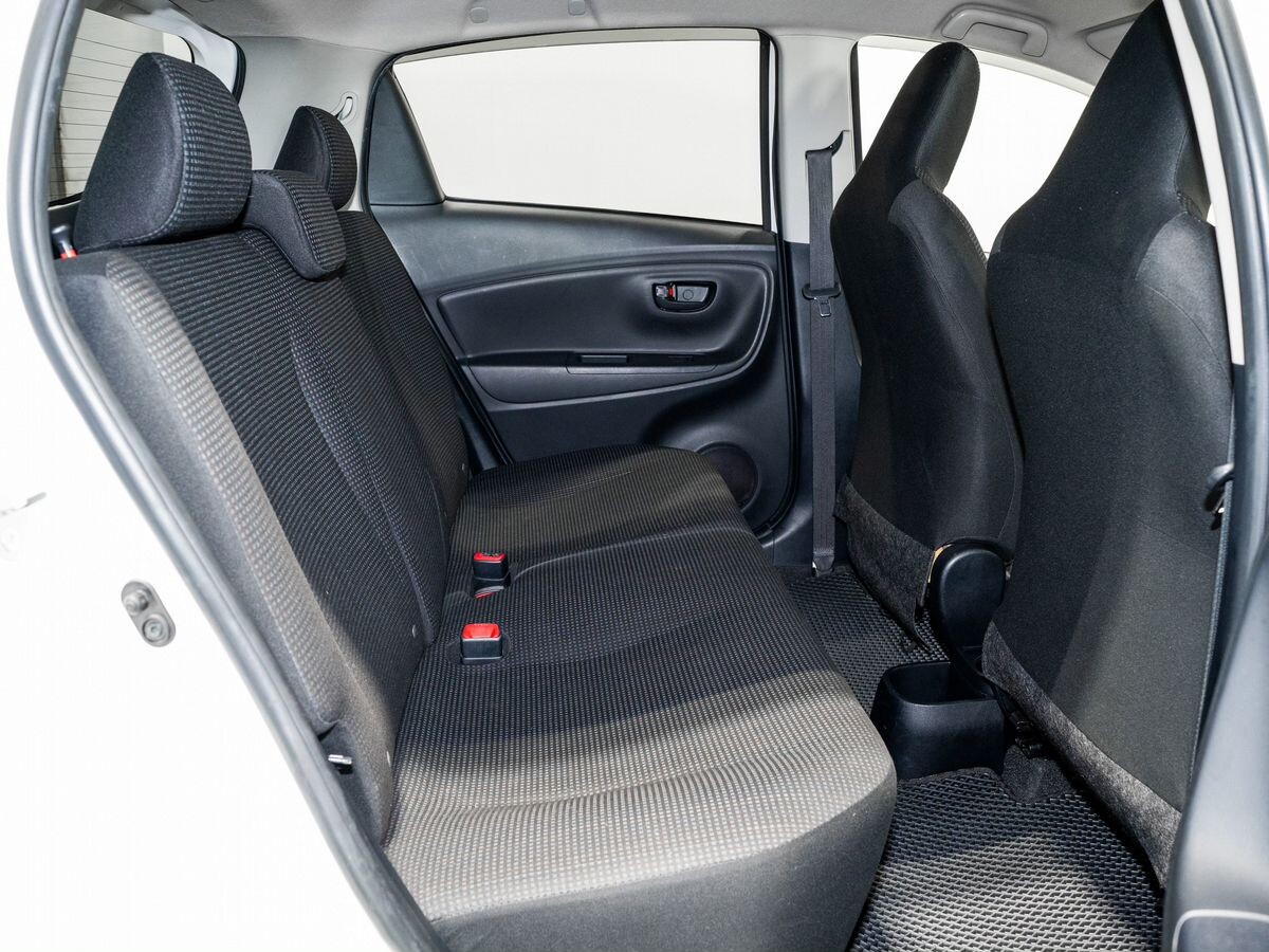 Toyota Vitz 2019 - фото автомобиля