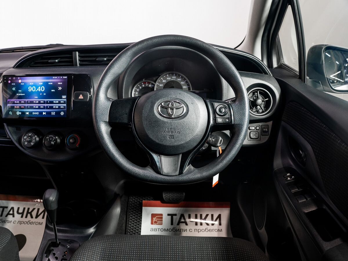 Toyota Vitz 2019 - фото автомобиля