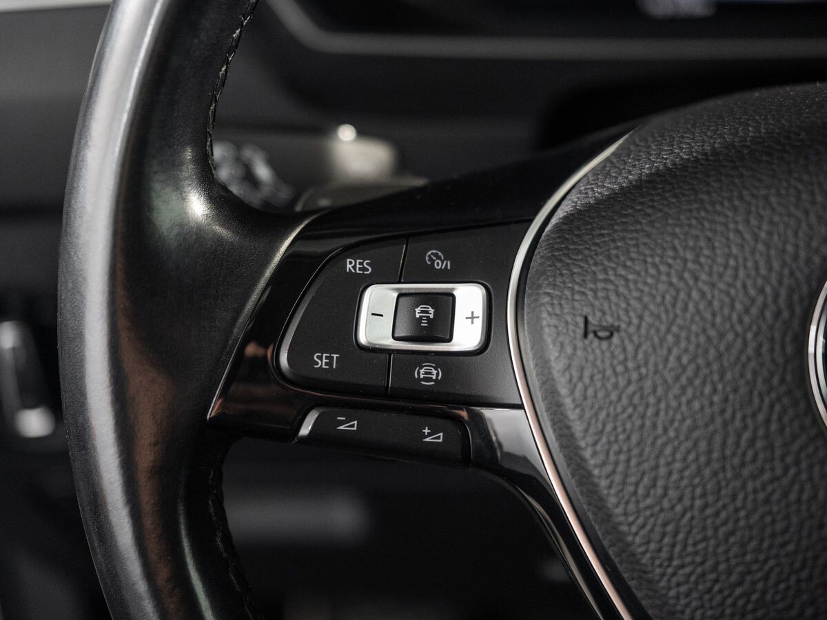 Volkswagen Tiguan 2019 - фото автомобиля