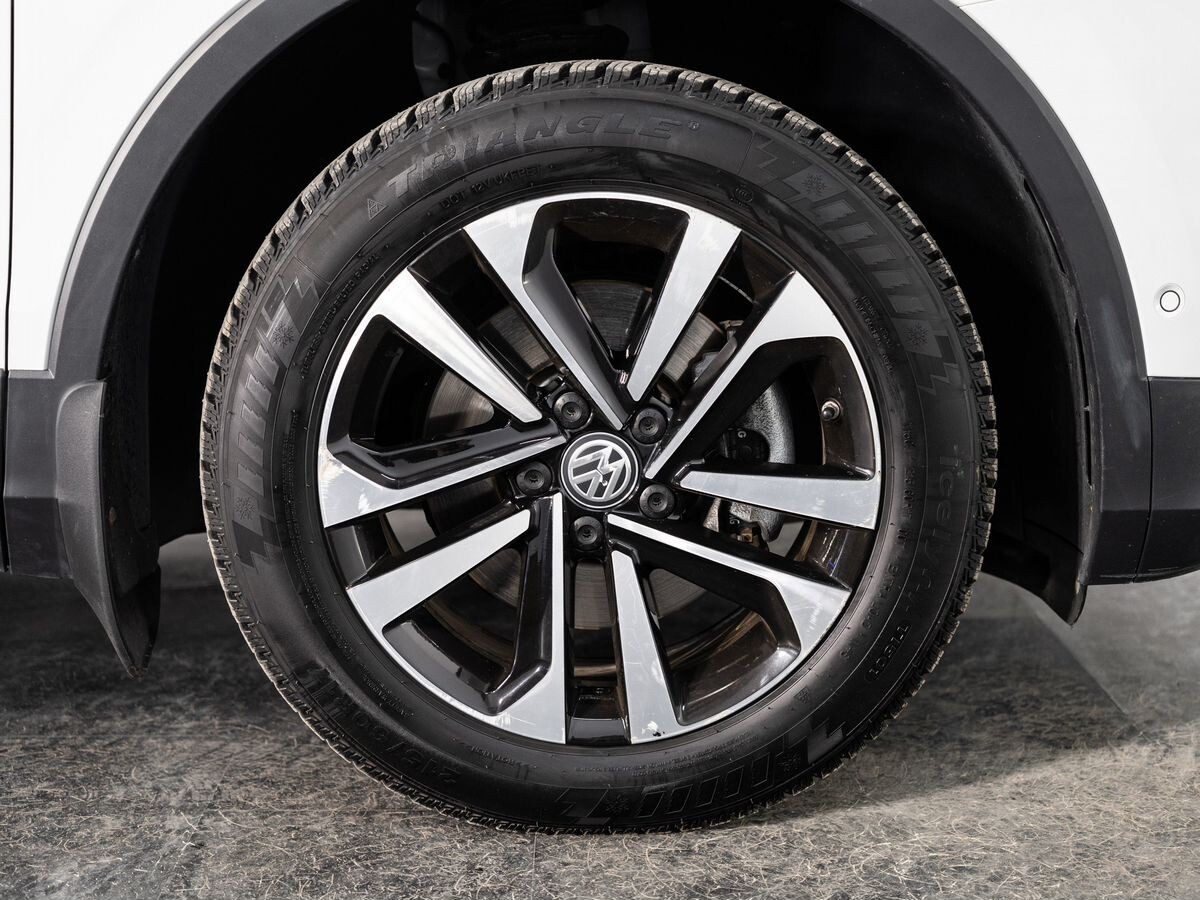 Volkswagen Tiguan 2019 - фото автомобиля
