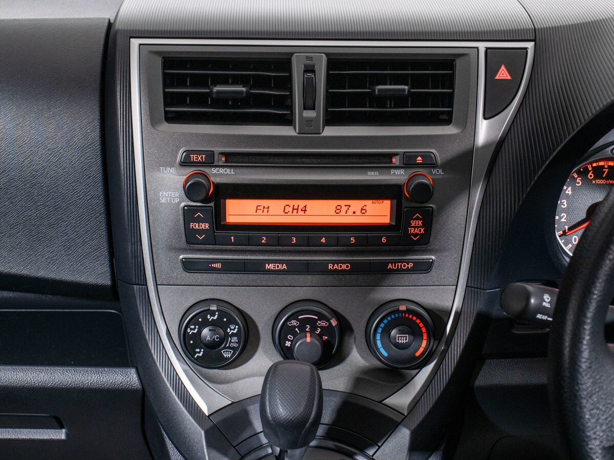 Toyota Ractis 2011 - фото автомобиля