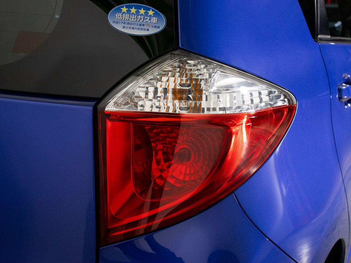 Toyota Ractis 2011 - фото автомобиля