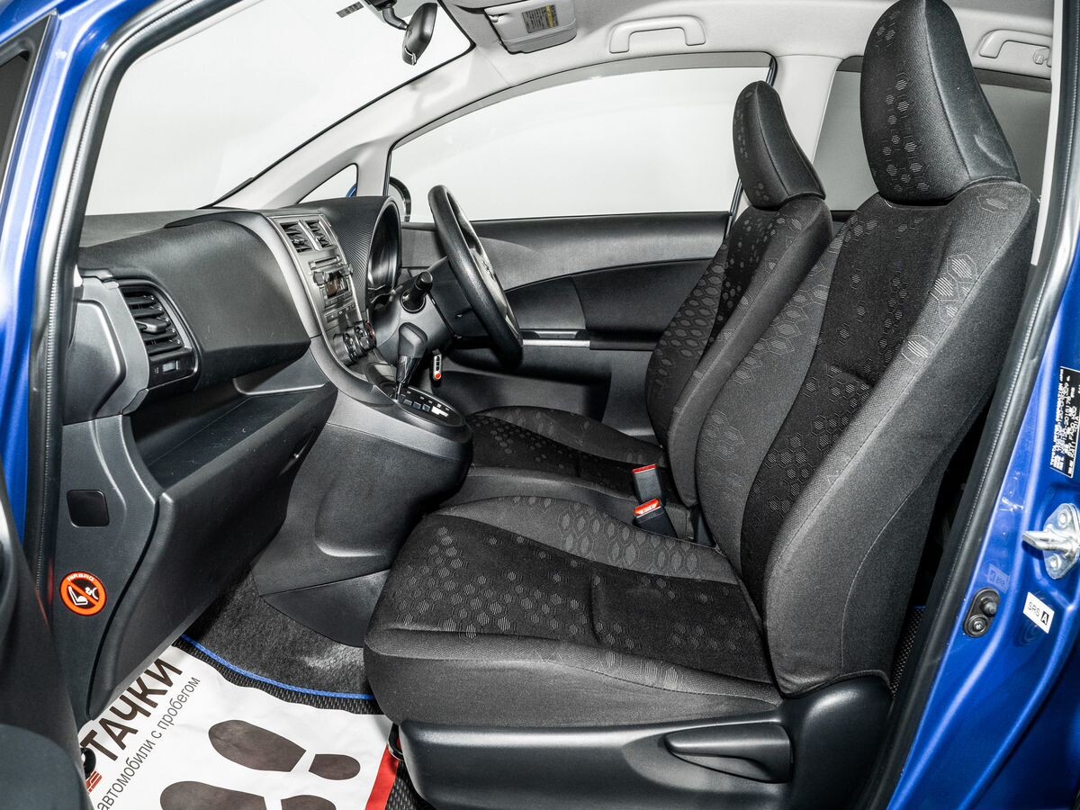 Toyota Ractis 2011 - фото автомобиля