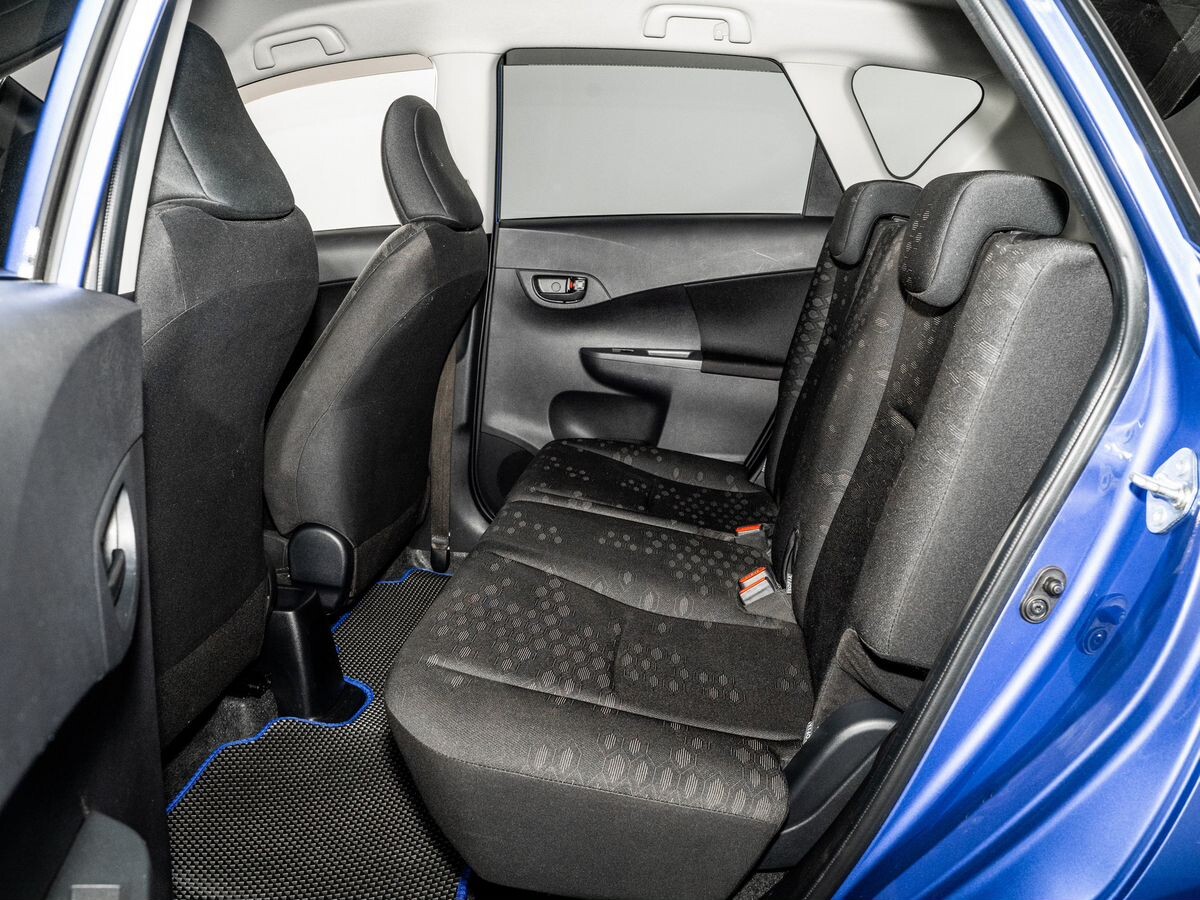 Toyota Ractis 2011 - фото автомобиля