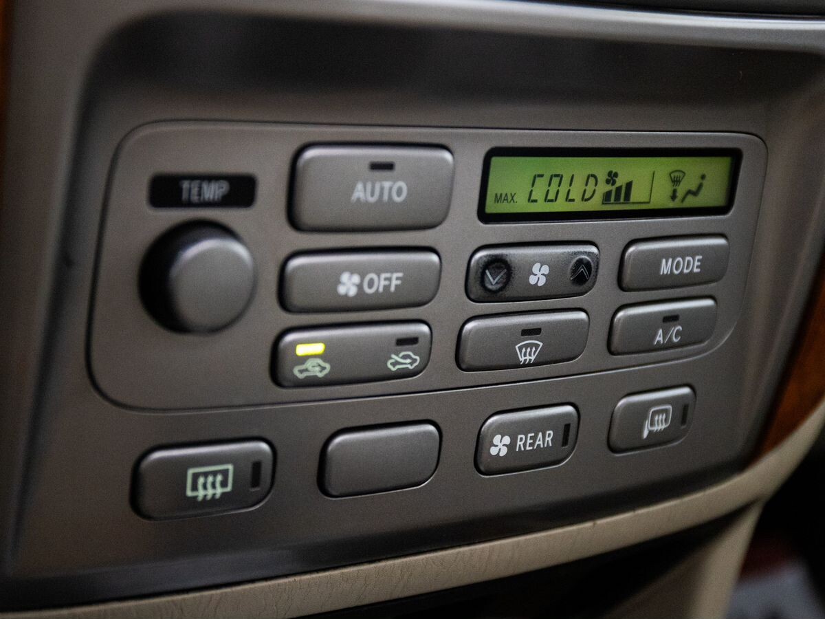 Toyota Land Cruiser 2005 - фото автомобиля