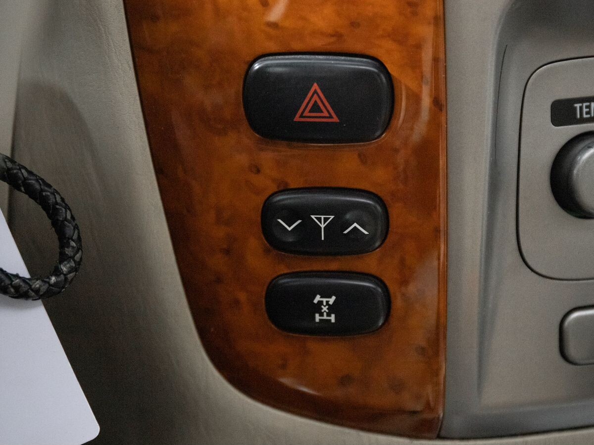 Toyota Land Cruiser 2005 - фото автомобиля