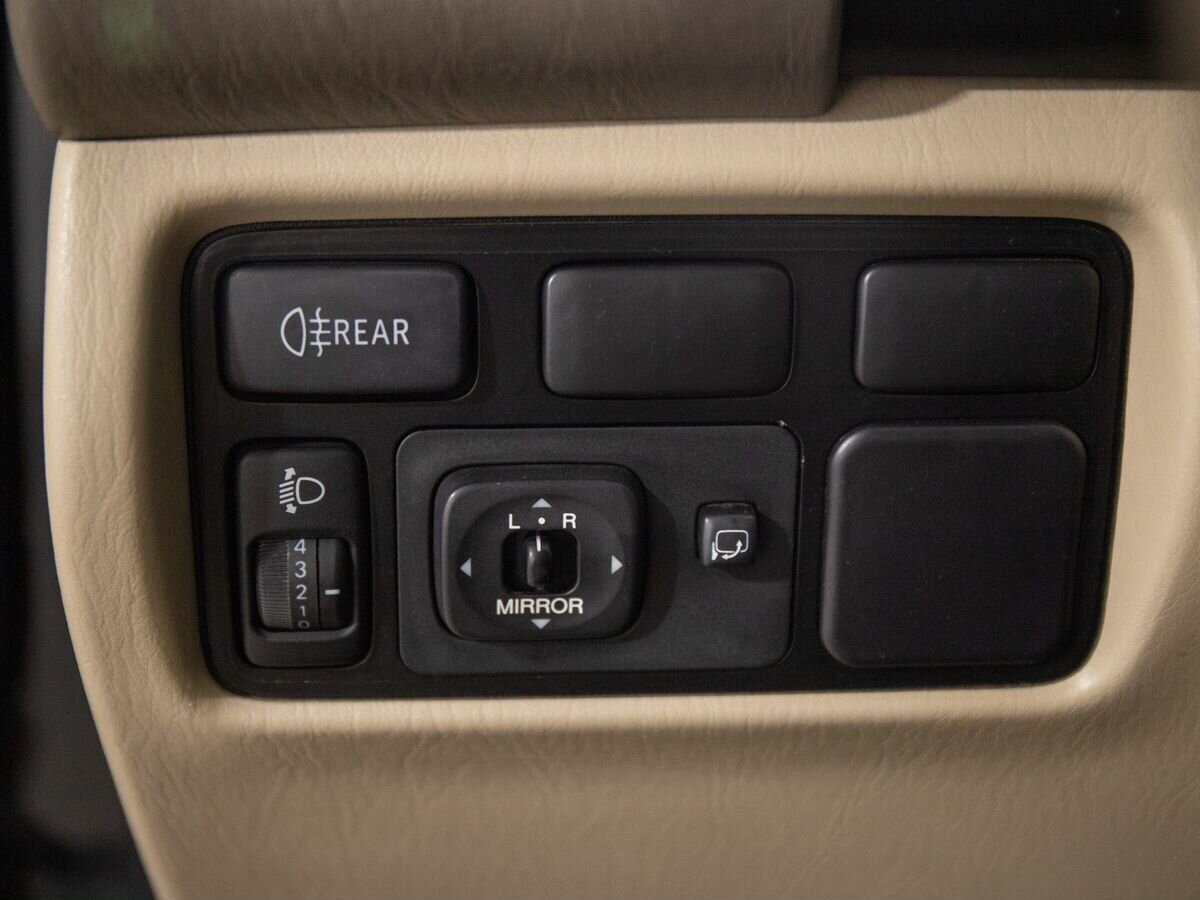 Toyota Land Cruiser 2005 - фото автомобиля