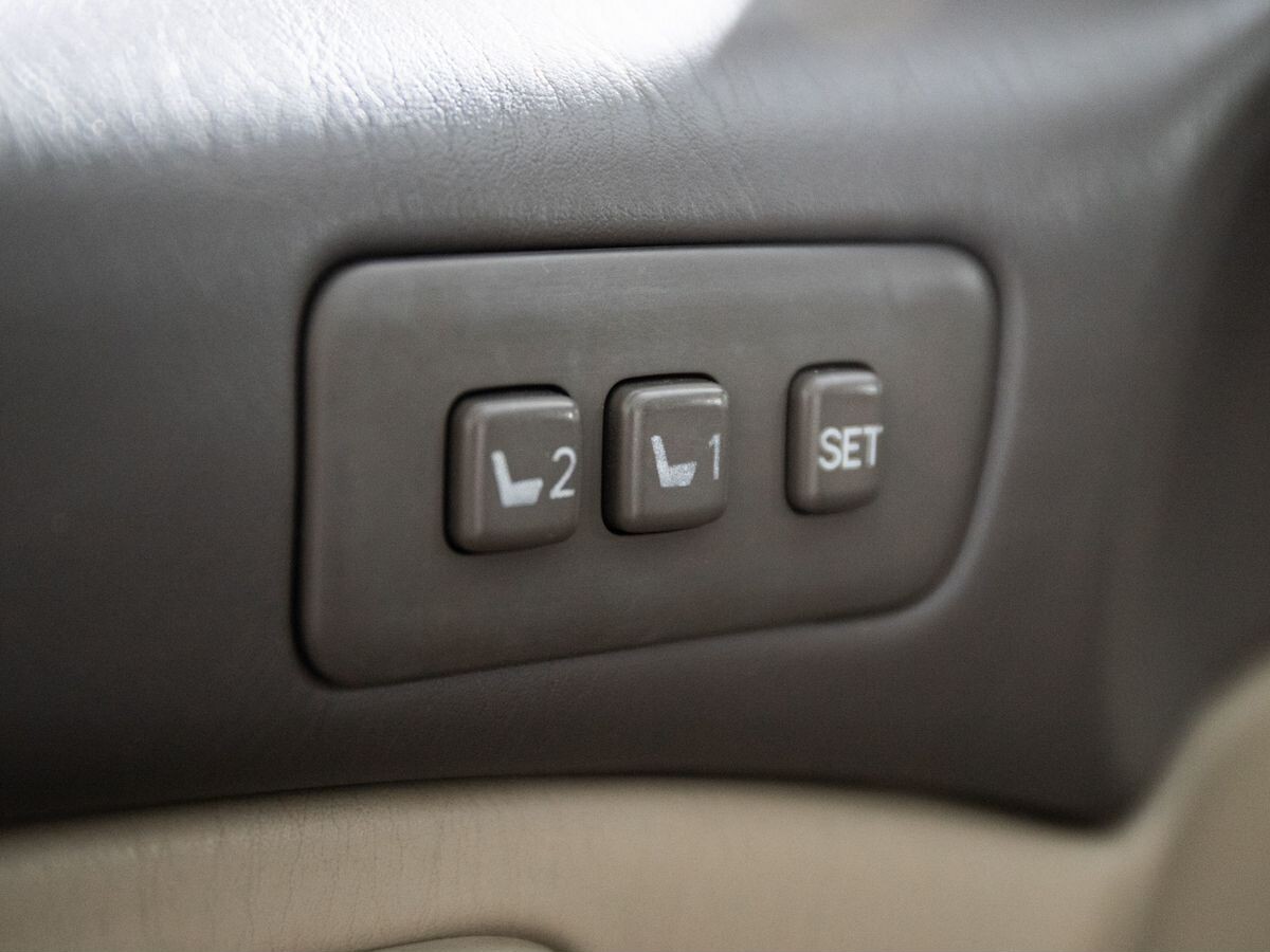 Toyota Land Cruiser 2005 - фото автомобиля