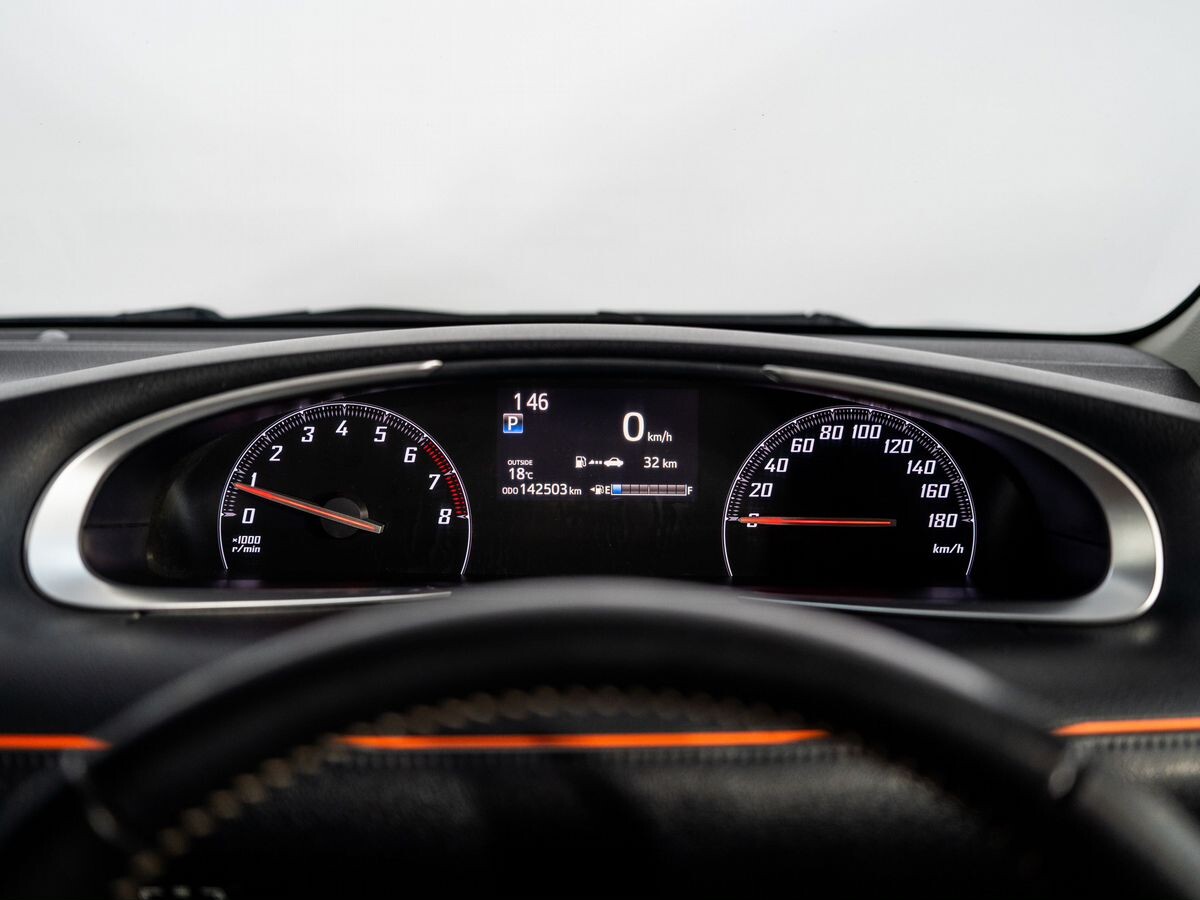 Toyota Sienta 2015 - фото автомобиля