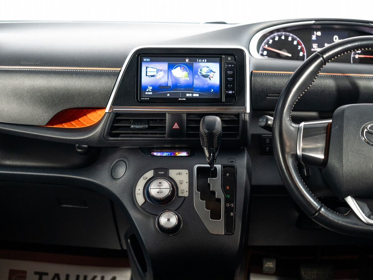 Toyota Sienta 2015 - фото автомобиля