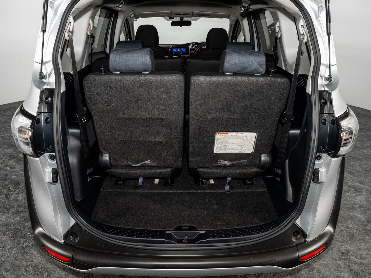 Toyota Sienta 2015 - фото автомобиля