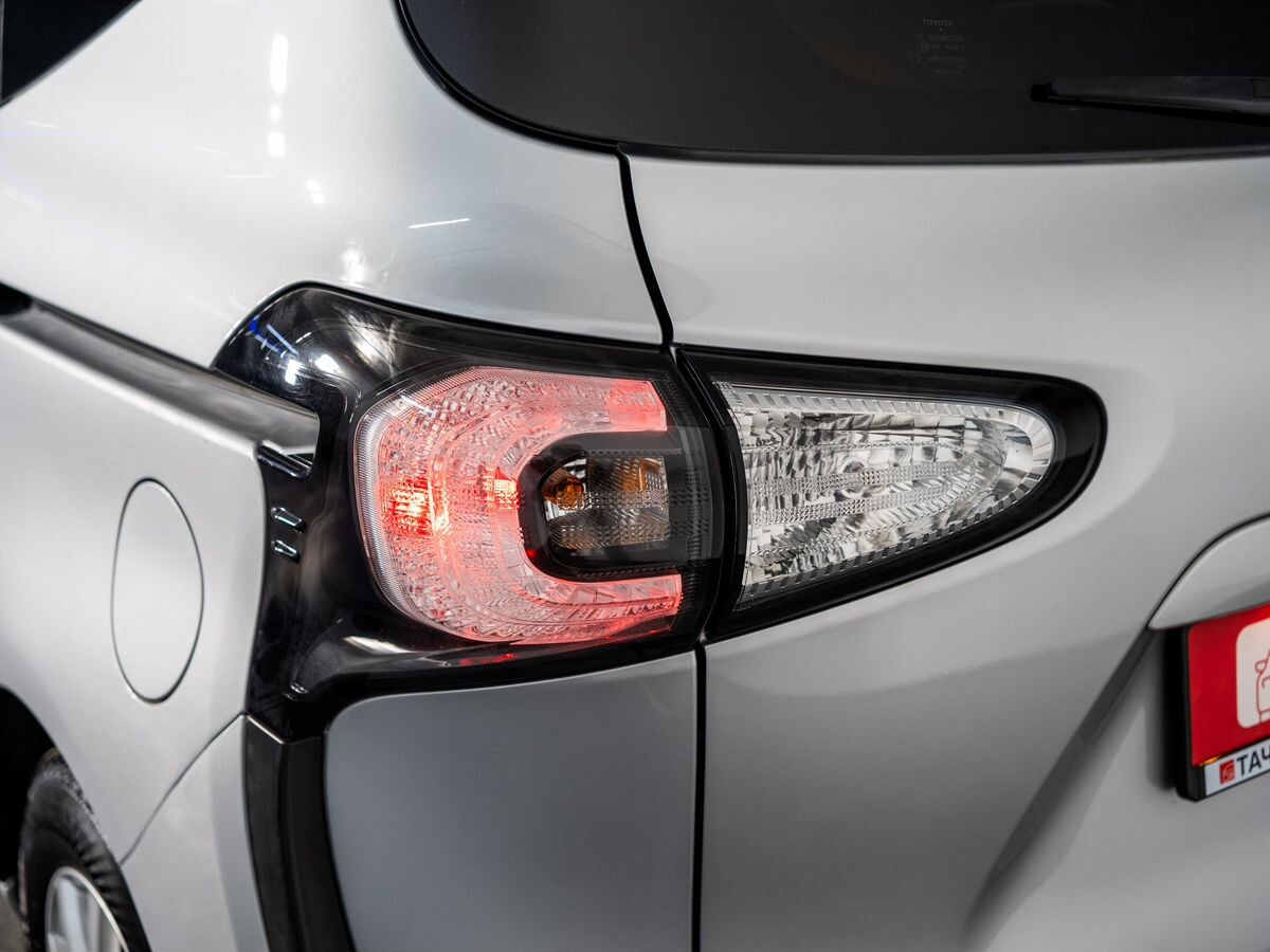 Toyota Sienta 2015 - фото автомобиля